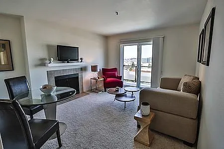 Charbonneau Apartments — Photo 7