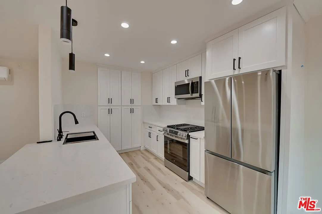 1 bed, 750 sqft, $3,450 — Photo 4