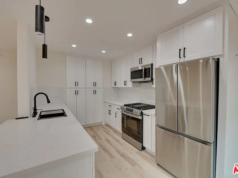 928 N San Vicente Blvd #107 — Photo 5