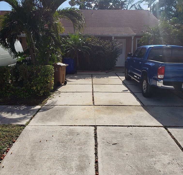 1st image of 420 NW 47th St