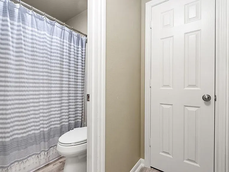 222 Doncaster St — Photo 14