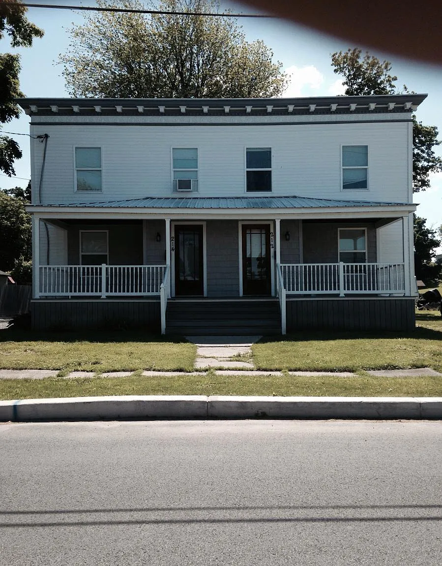 212 N Hamilton Street — Photo 3