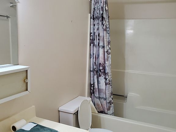 2nd image of 212A Laverne Dr