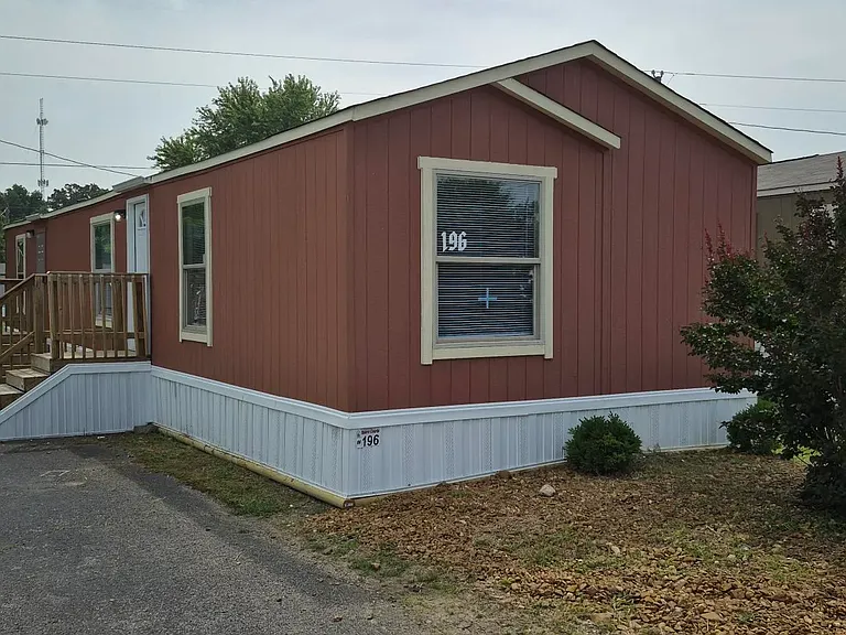 196 Riviera Courts Dr — Photo 1