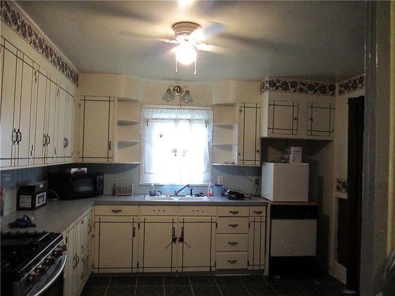 3rd image of 618 W 1 1/2 Ave