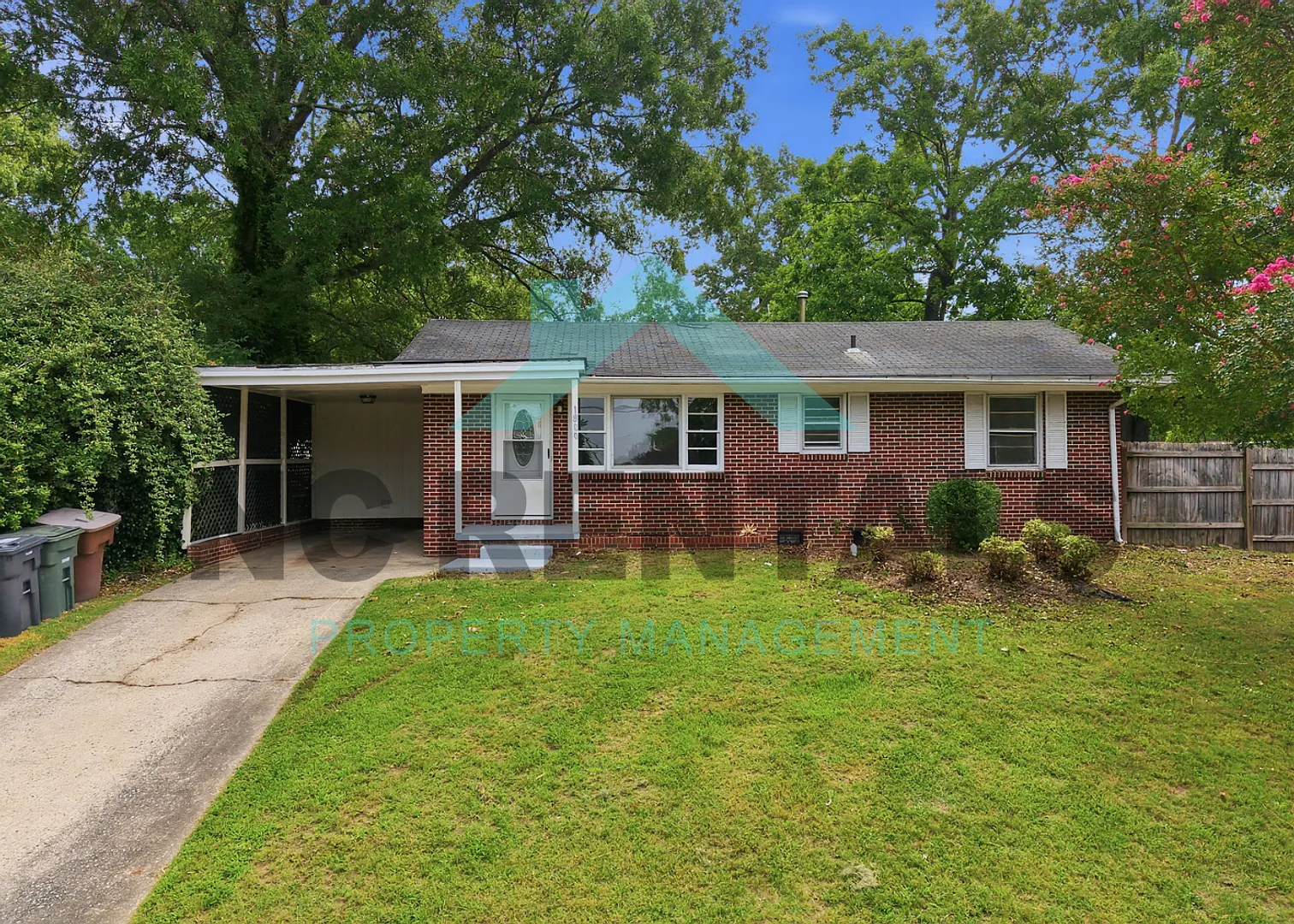 Your New Home Awaits! Cozy 3BR/1BA in Greensboro Pet-Friendly & HVAC! — Photo 1