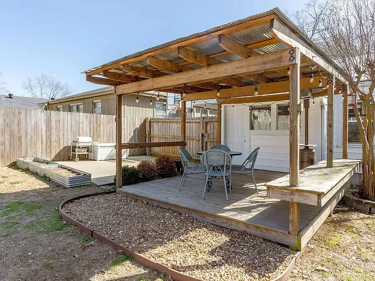 5516 C St — Photo 2
