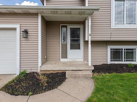 5th image of 10789 Douglas Dr