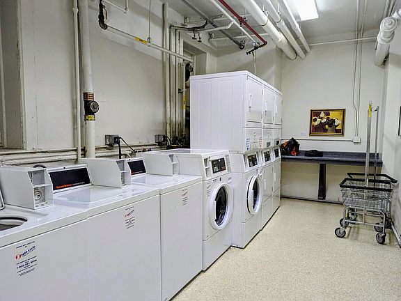 5th image of 101 W 80th St APT 2E