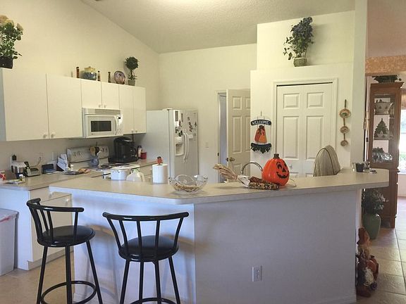 Home For Sale In Port saint lucie