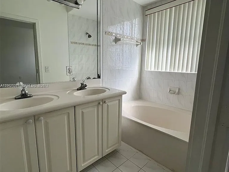 4847 NW 108th Ct — Photo 12