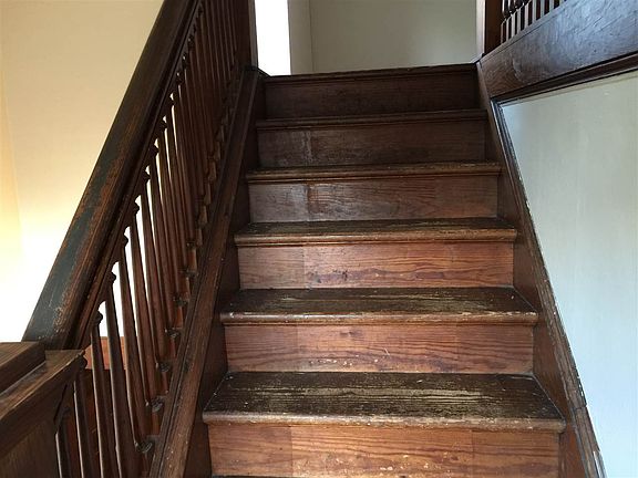 4th image of 103 E 6th St