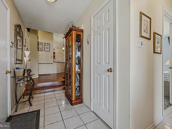 4th image of 30 Charles Dr