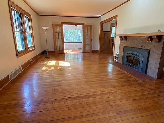 Looking toward sunroom.