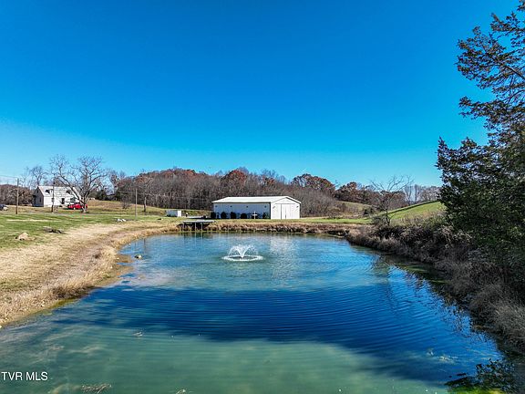 5th image of 931 Providence Rd