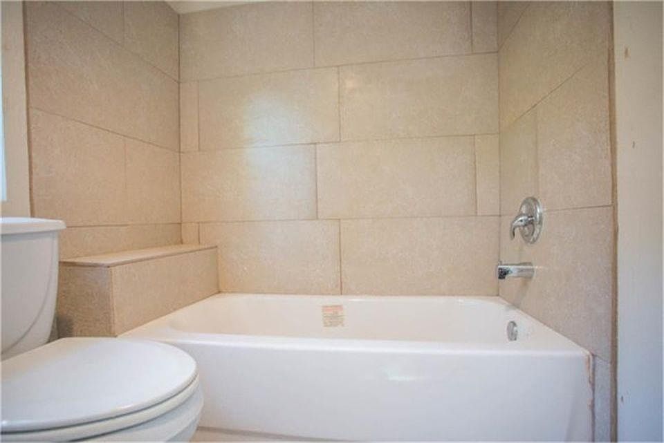 2nd image of 4706B Siegel St