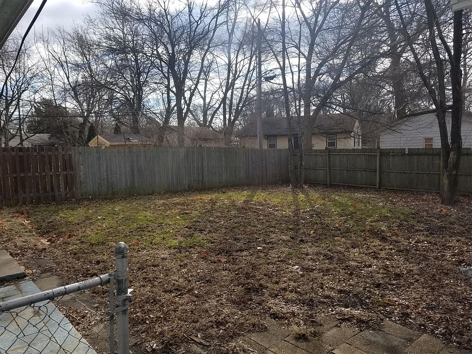 2nd image of 1503 Hedge Rd