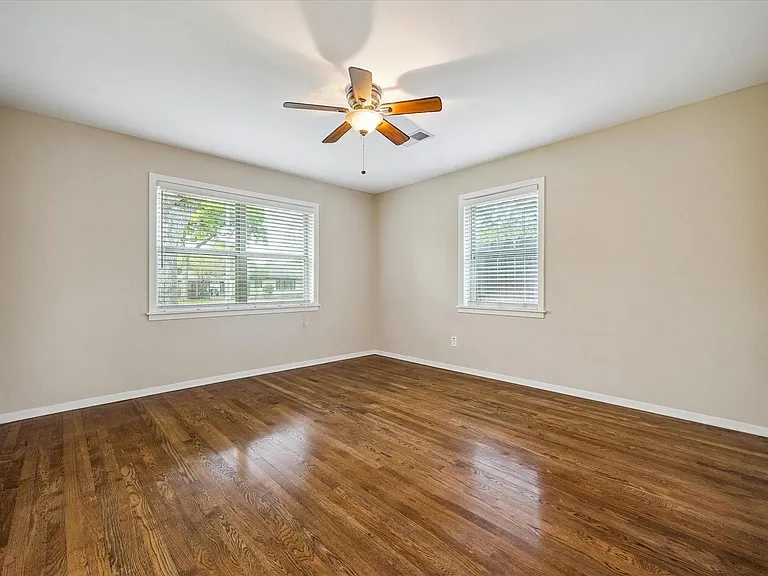 9813 Pine Lake Dr — Photo 16