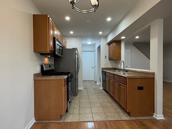 2nd image of 212 N Waterford Dr