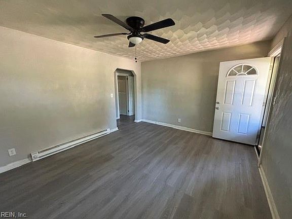 3rd image of 6425 Horton Cir