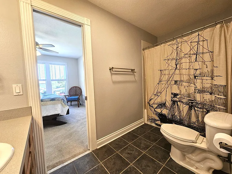7402 S De Soto St — Photo 34