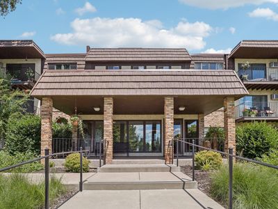 215 Barry Ave S APT 104, Wayzata, MN, 55391
