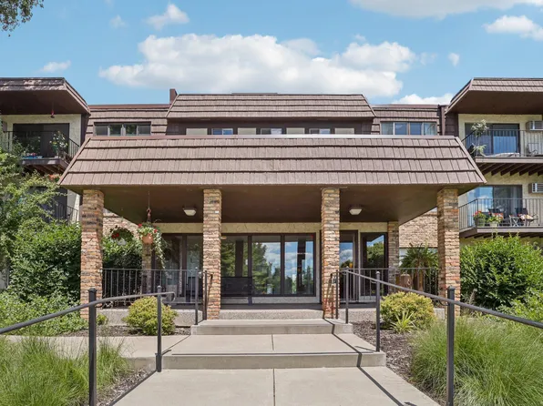 215 Barry Ave S APT 104, Wayzata, MN 55391