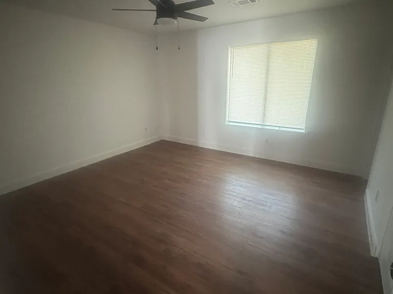 1050 Parkwest Ct — Photo 24
