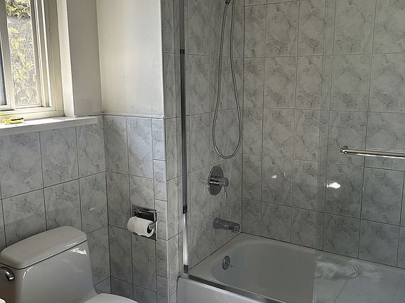 3rd image of 507 Paris St #1