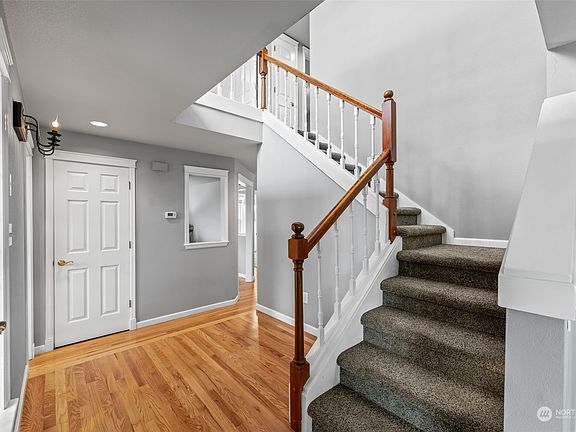 4th image of 3017 Shawnee Drive NW