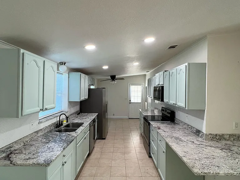 1430 Hilltop Rd — Photo 3