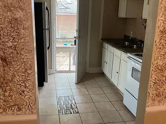 3rd image of 335 Pineneedle Rd
