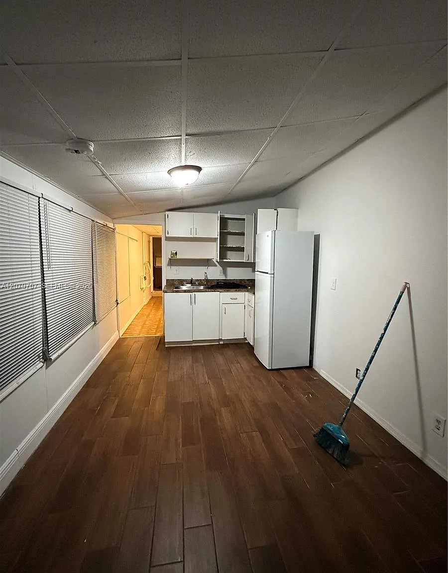 1 bed, 1.0 bath, 400 sqft, $1,200 — Photo 4