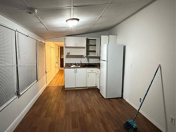 4th image of 700 SW 8th Ave #22A