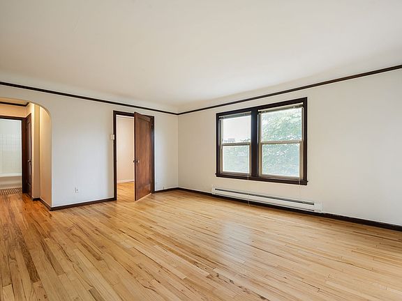 4th image of 625 4th Ave W APT 404