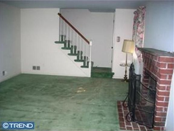 4th image of 1217 Redwood Ave