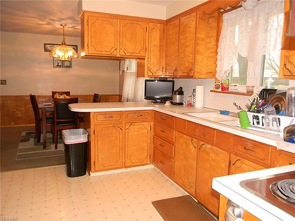 2nd image of 7451 Hooverdale St