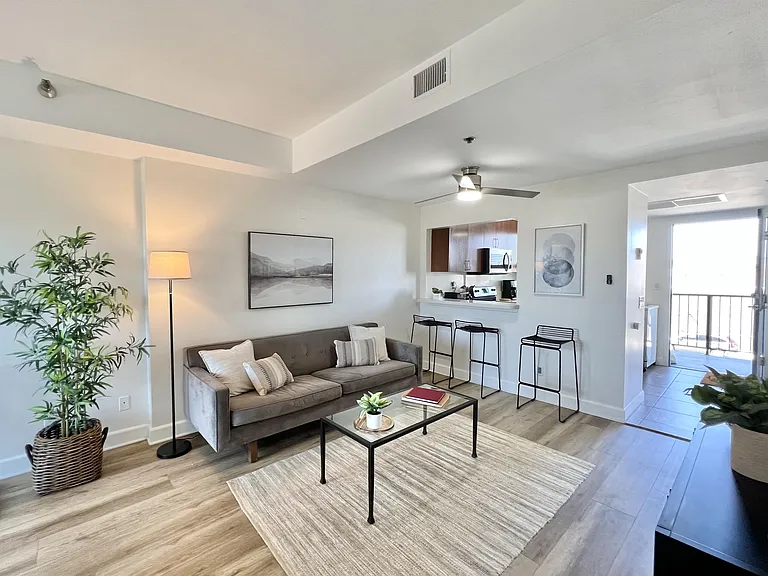 2828 University Ave #301 — Photo 5