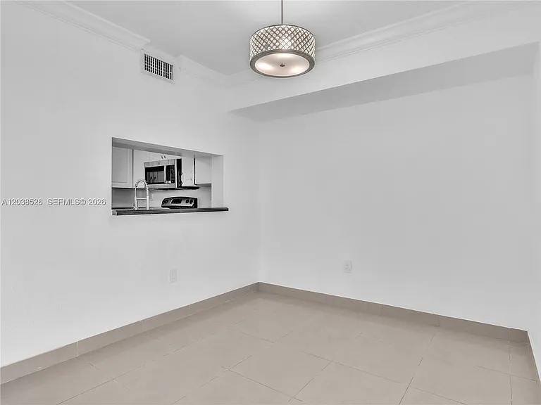 2075 SW 122nd Ave — Photo 3