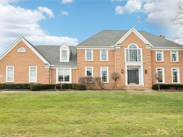 270 Camden Ln, Aurora, OH 44202