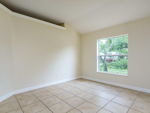 3rd image of 1656 Fife Ct #0
