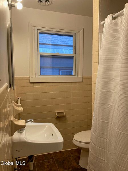 4th image of 1562 Rugby Road