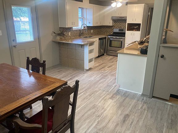 3rd image of 409 N Magnolia Ave