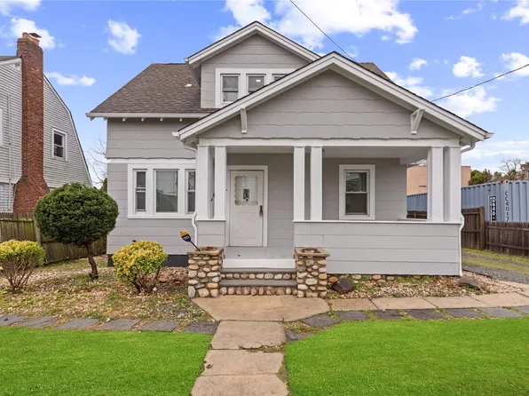 7 1st Avenue, Huntington Station, NY 11746