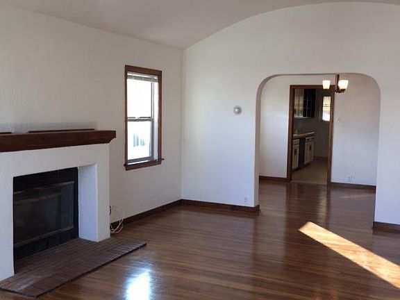 3rd image of 811 S Marguerita Ave