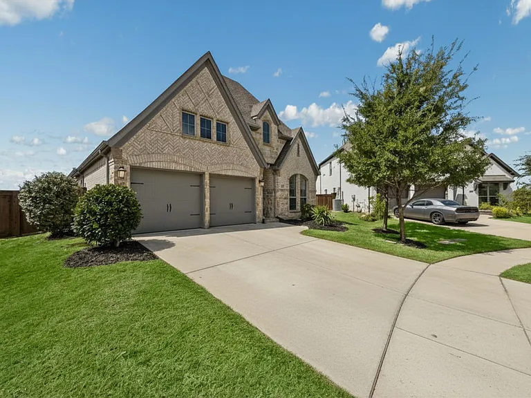 2157 Winsbury Way — Photo 2
