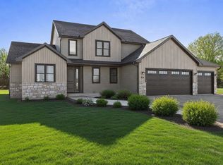 302 Lansdowne St, De Pere, WI 54115