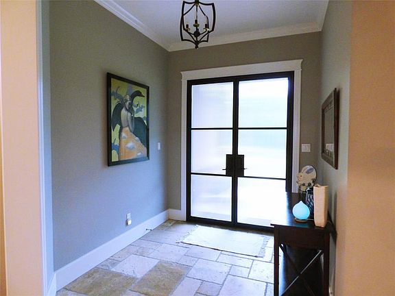 5th image of 414 E Watson Blvd