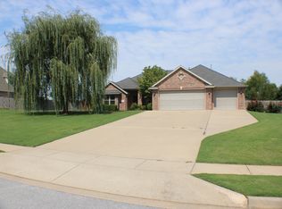 2316 Riverfront Ln, Fayetteville, AR 72703