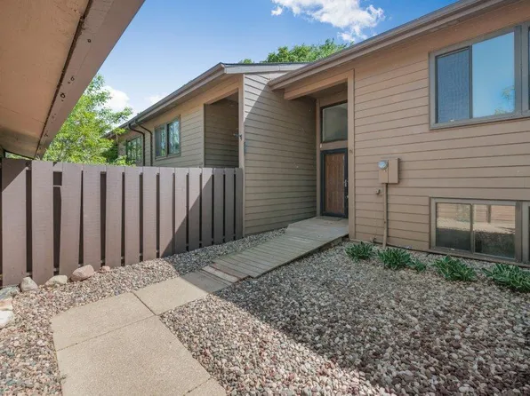 212 W Eagle Lake Dr, Maple Grove, MN 55369